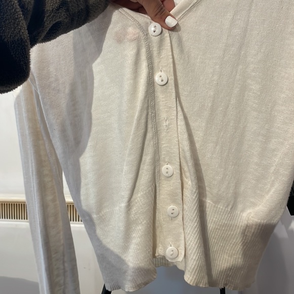 White blouse - Picture 3 of 4